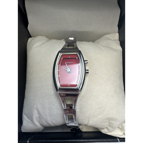 Fossil Accessories - Fossil F2 Valentines Day Watch Women 20mm Silver Tone Heart Animation 7.5"